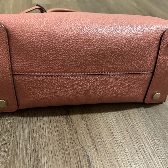 Smoke and pet free home. There is only one flaw and it’s pen marks - Picture 4 of 4